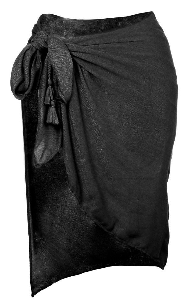 Black sarong tied to the side with a knot and a tassel.